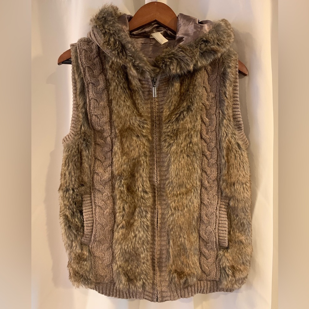 Sweater Faux Fur Vest, Hooded. Brown Cable Knit. Pockets, Zipper. Small